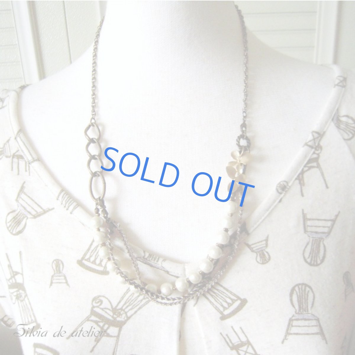 画像2: フラワーチャーム付き コットンパール×リボン ショートネックレス (2)