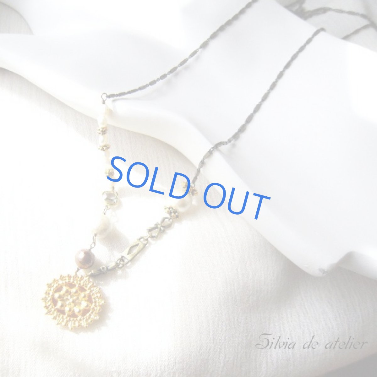 画像2: ヴィンテージチャーム コットンパールロングネックレス (2)