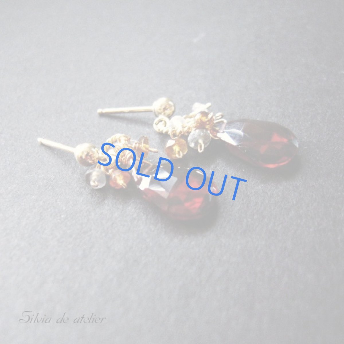 画像3: モザンビークガーネット大粒ペアシェイプ×アレキサンドライト 14kgfピアス (3)