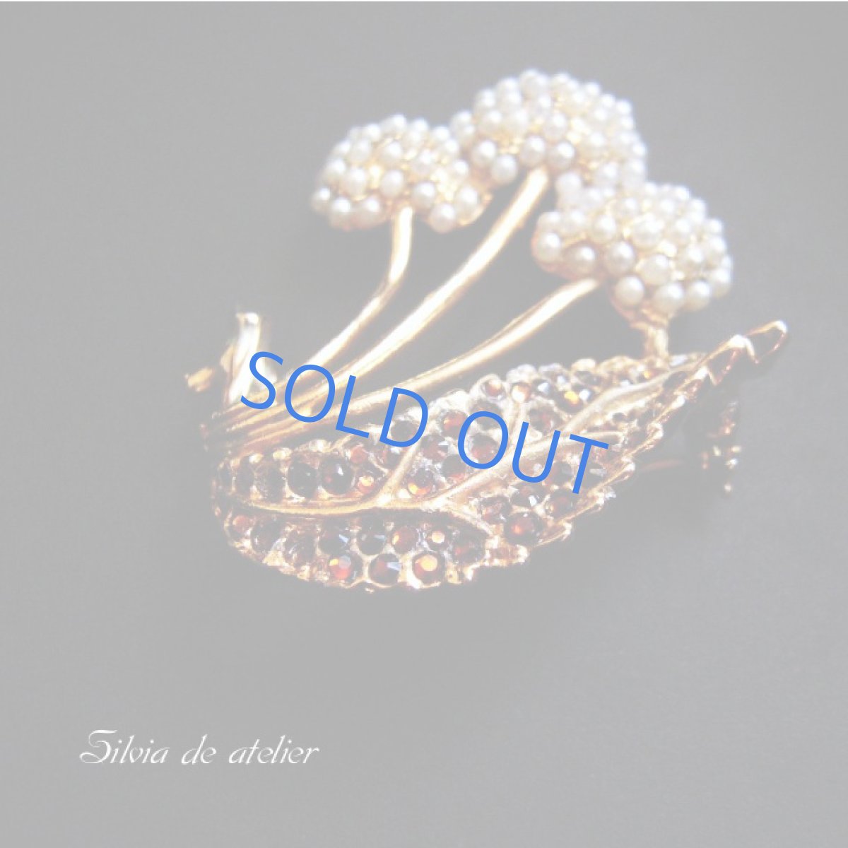 画像2: ヴィンテージ チェリーブローチ☆アクリルパール・スワロフスキー・メタルメッキ (2)