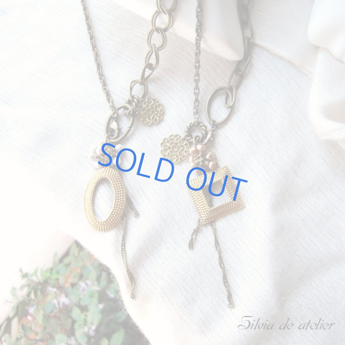 画像2: Vintageドットフレーム 淡水パール付き ミディアムショートネックレス (2)