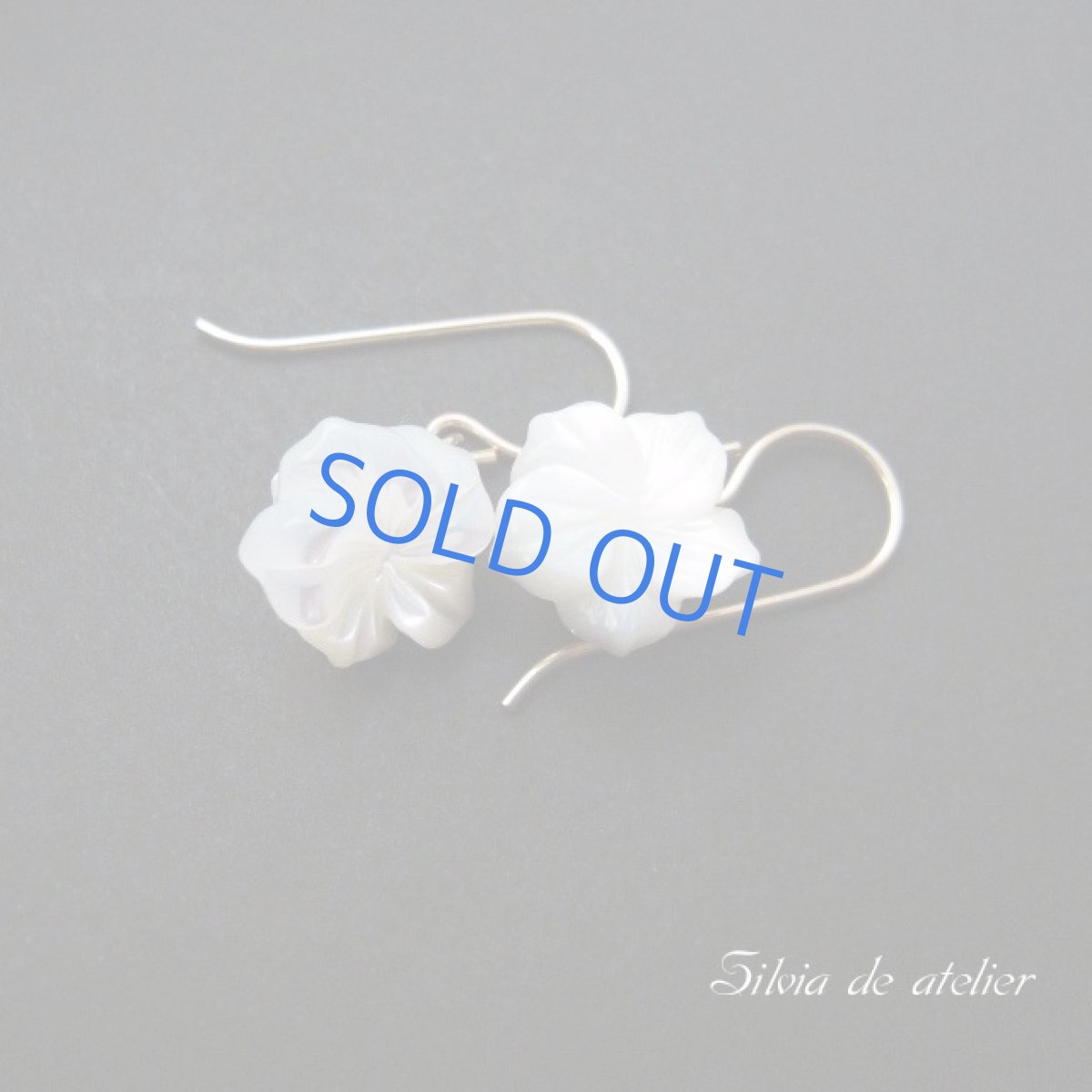 画像3: マザーオブパールプルメリア 14kgfピアス (3)