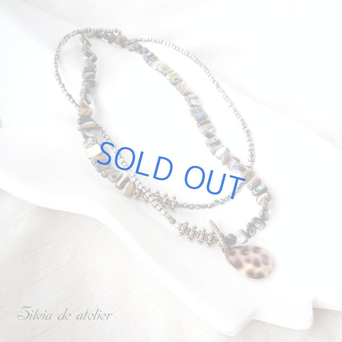 画像2: 5WAY 横長アバロンシェル ロングネックレス&多連ブレスレット(レオパード柄シェルチャーム付) (2)