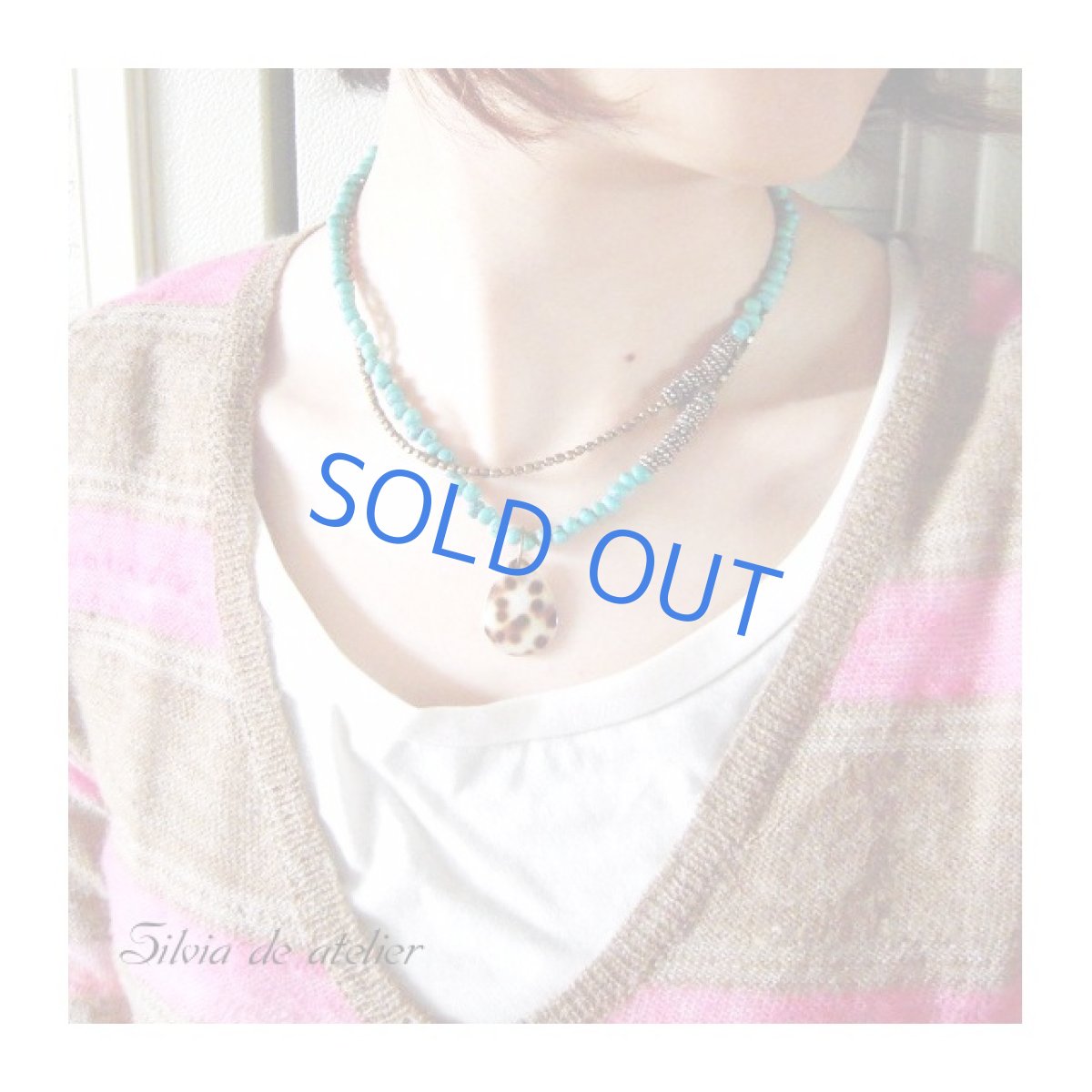 画像5: 5WAY ブルーターコイズミニタンブル ロングネックレス&多連ブレスレット(レオパード柄シェルチャーム付) (5)