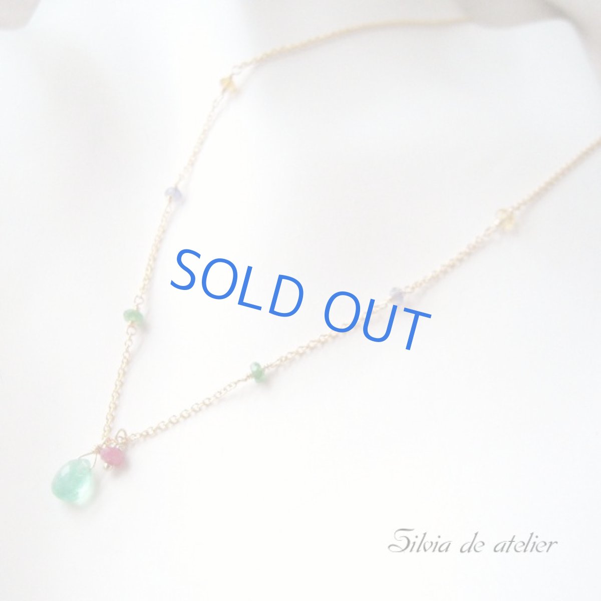 画像2: エメラルドドロップ ステーション14kgfネックレス(アイオライト×ルビー×シトリン×グリーンガーネット) (2)