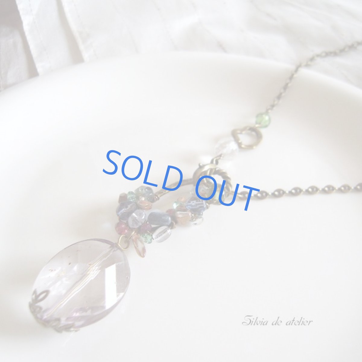 画像2: ドイツ製アクリル×チェコビーズ デザインロングネックレス (2)