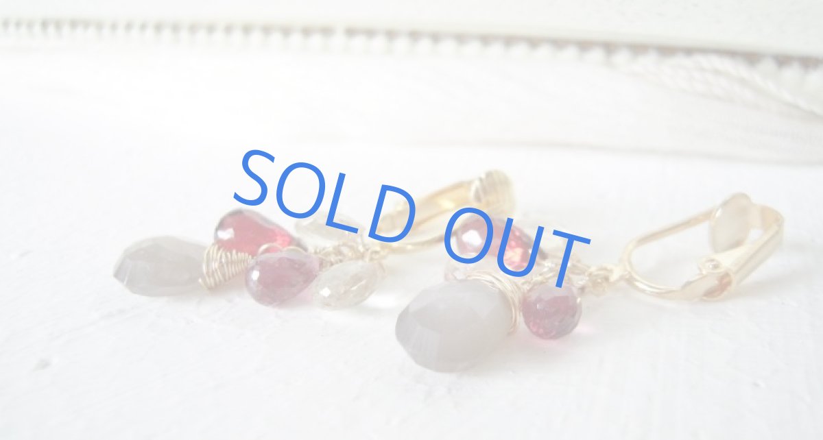 画像2: グレームーンストーン×ガーネット ピアス風イヤリング (2)