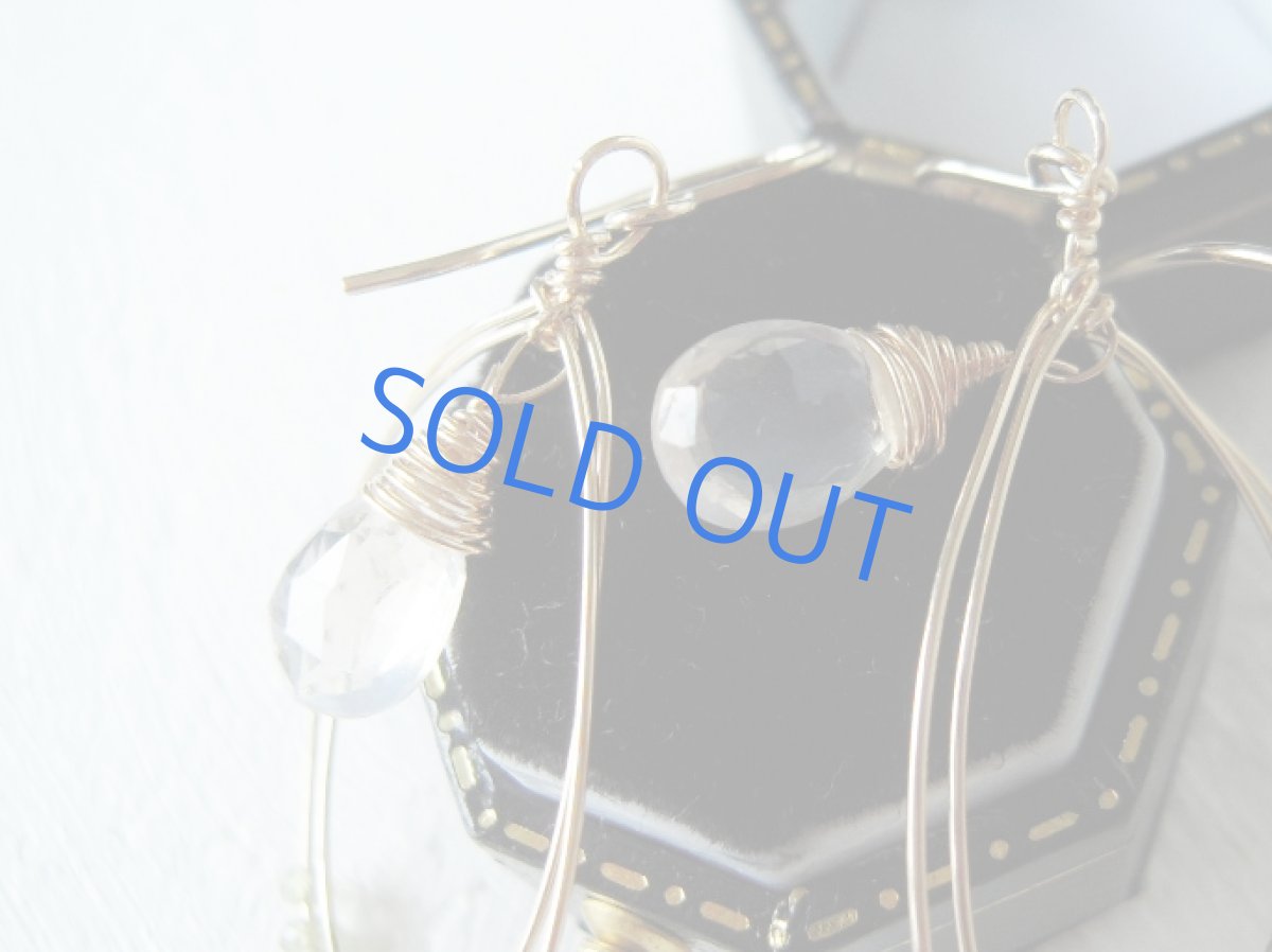 画像3: セレモニアムーンストーン×デマントイドガーネット 14kgf製ダブルティアフープピアス (3)