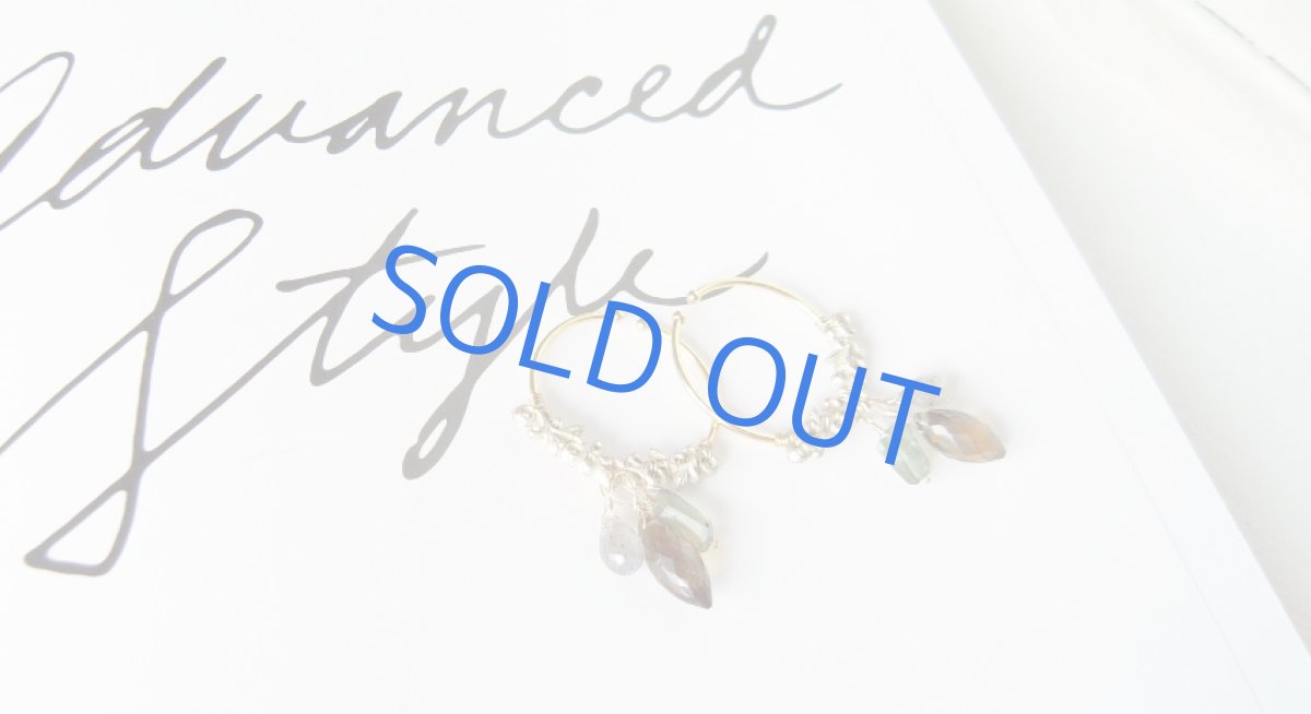 画像4: レリーフ×ブランデークォーツシャンデリア 25mmフープイヤリング (4)