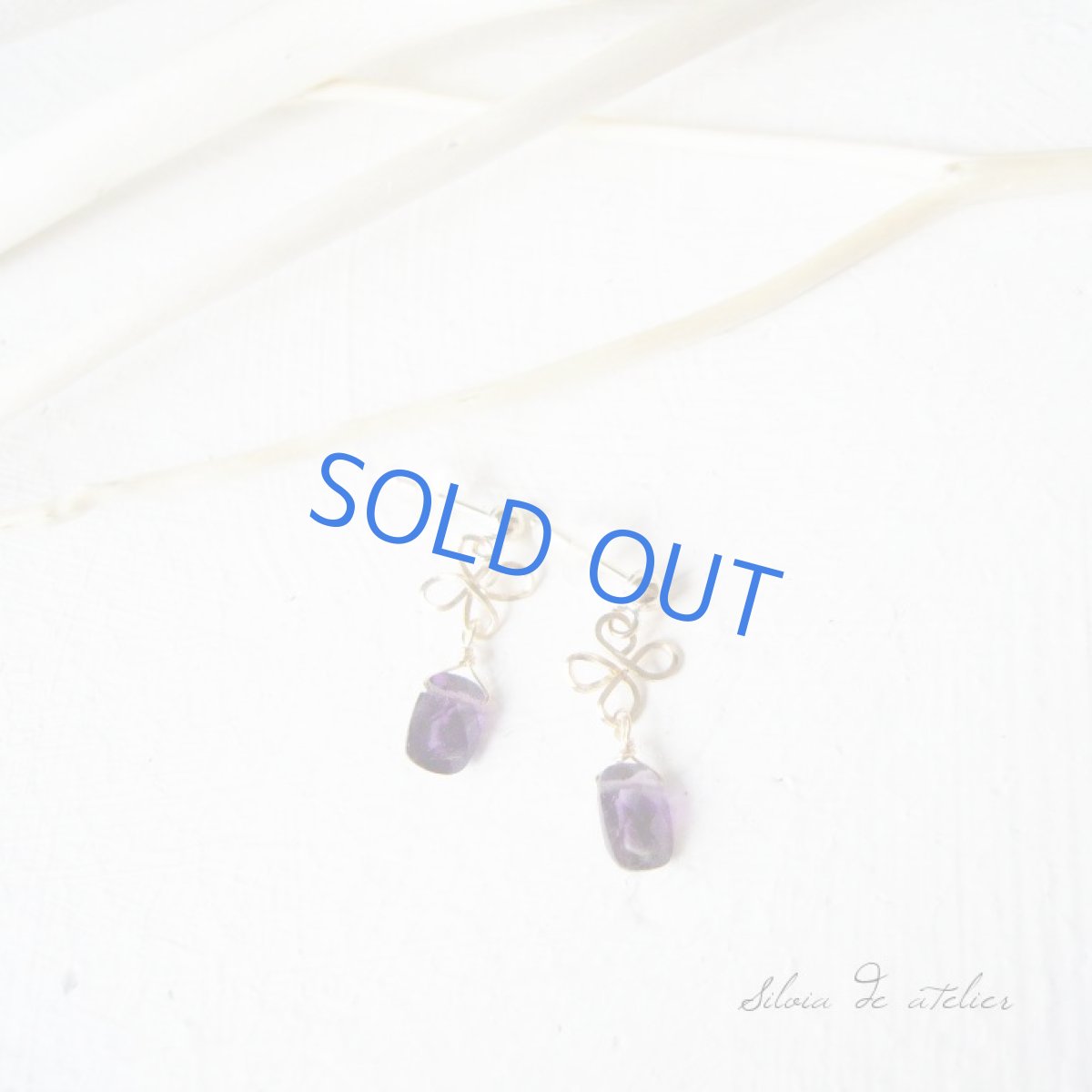 画像2: アメジストスクエアジェム 14kgfワイヤークローバー ピアス (2)