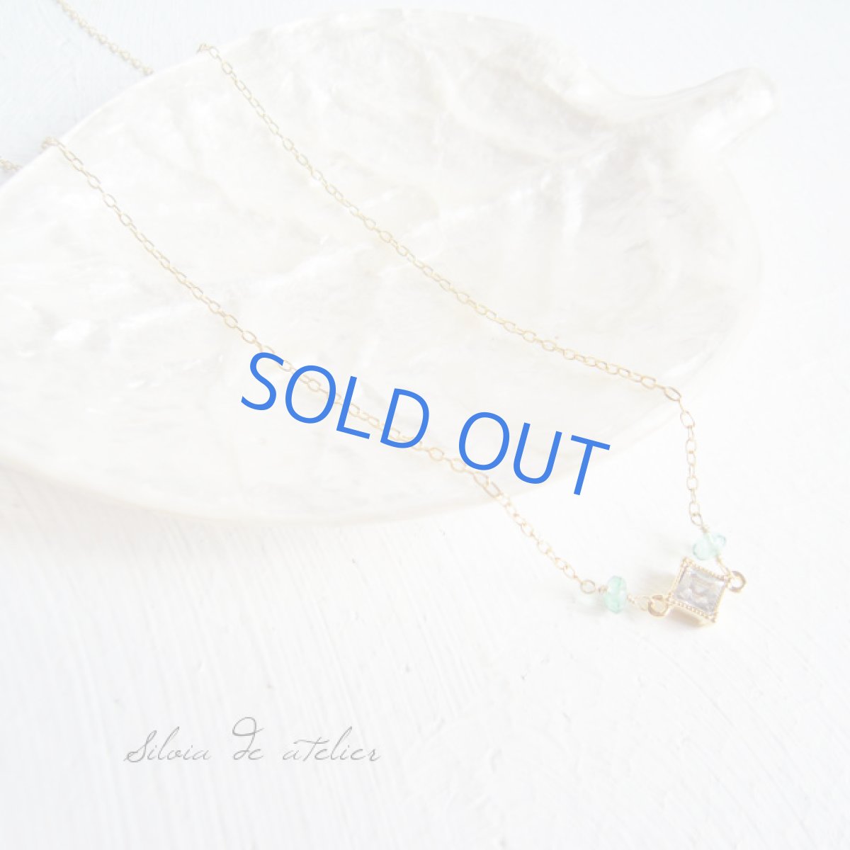 画像2: スワロフスキークリスタル×グリーンクォーツ ラインゴールドメッキネックレス (2)