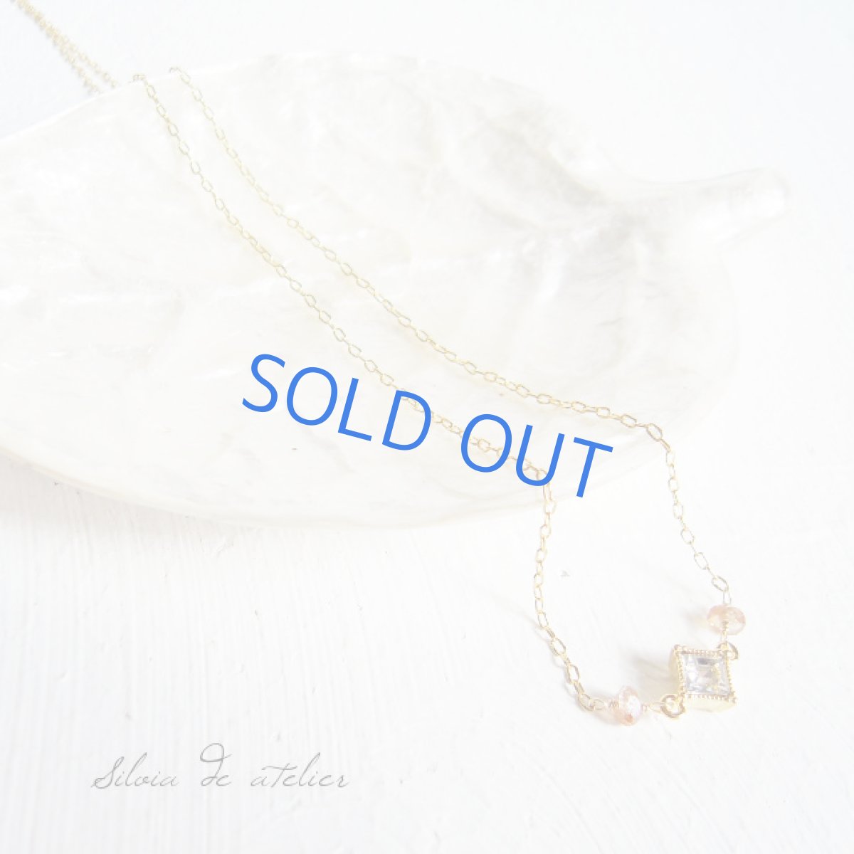 画像2: スワロフスキークリスタル×天然レッドジルコン ラインゴールドメッキネックレス (2)