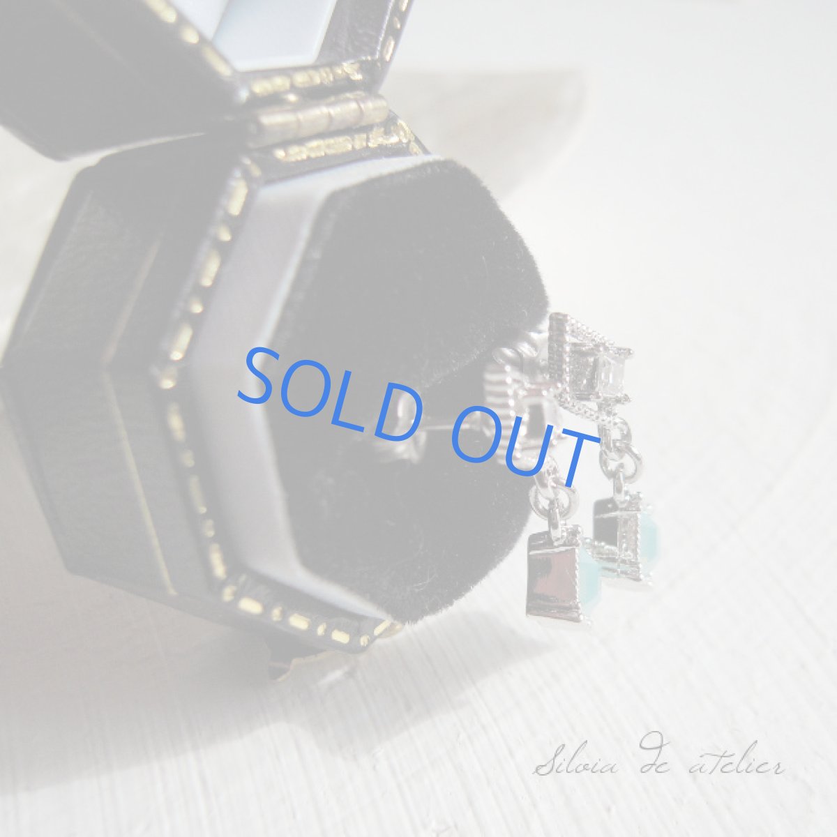 画像2: プチピアス・チタンポスト&キャッチ仕様 スワロフスキーシルバーワイン (2)