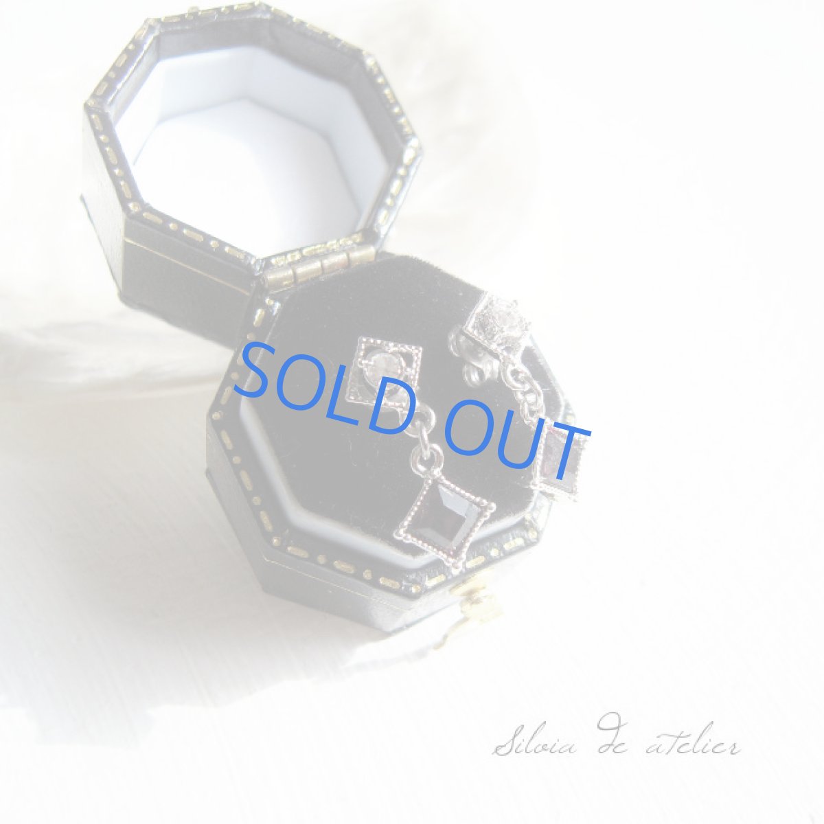 画像3: プチピアス・チタンポスト&キャッチ仕様 スワロフスキーシルバーワイン (3)