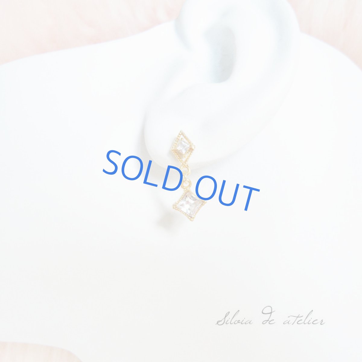 画像2: プチピアス・チタンポスト&キャッチ仕様 スワロフスキーゴールドクリスタル (2)