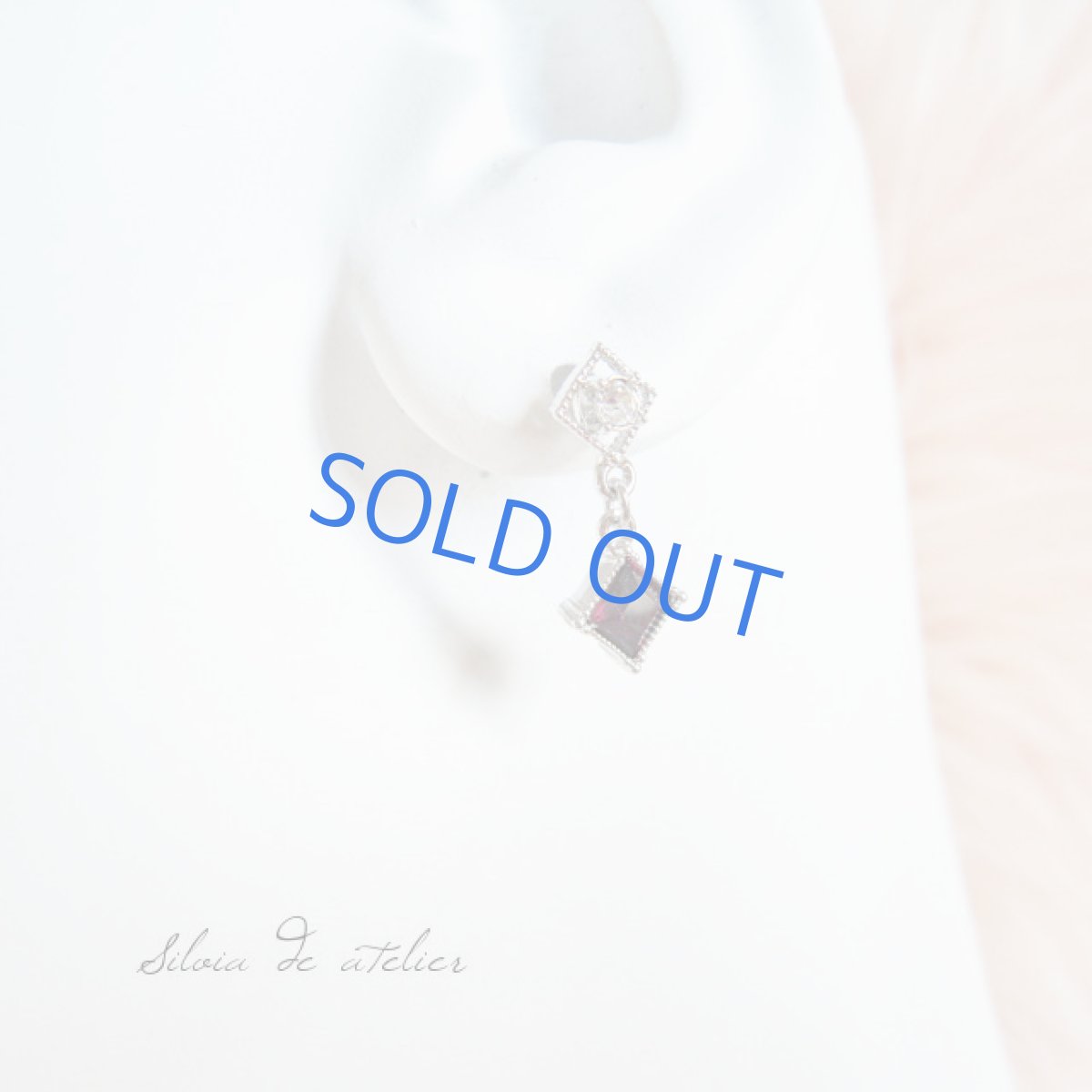 画像2: プチピアス・チタンポスト&キャッチ仕様 スワロフスキーシルバーワイン (2)