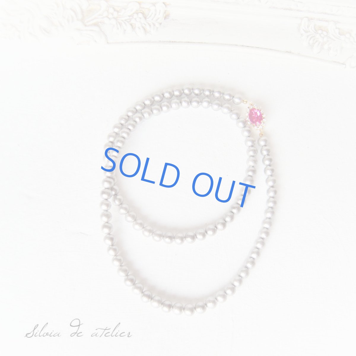 画像4: ピンクスワロフスキービジュー留め具 グレーコットンパール ロングネックレス (4)