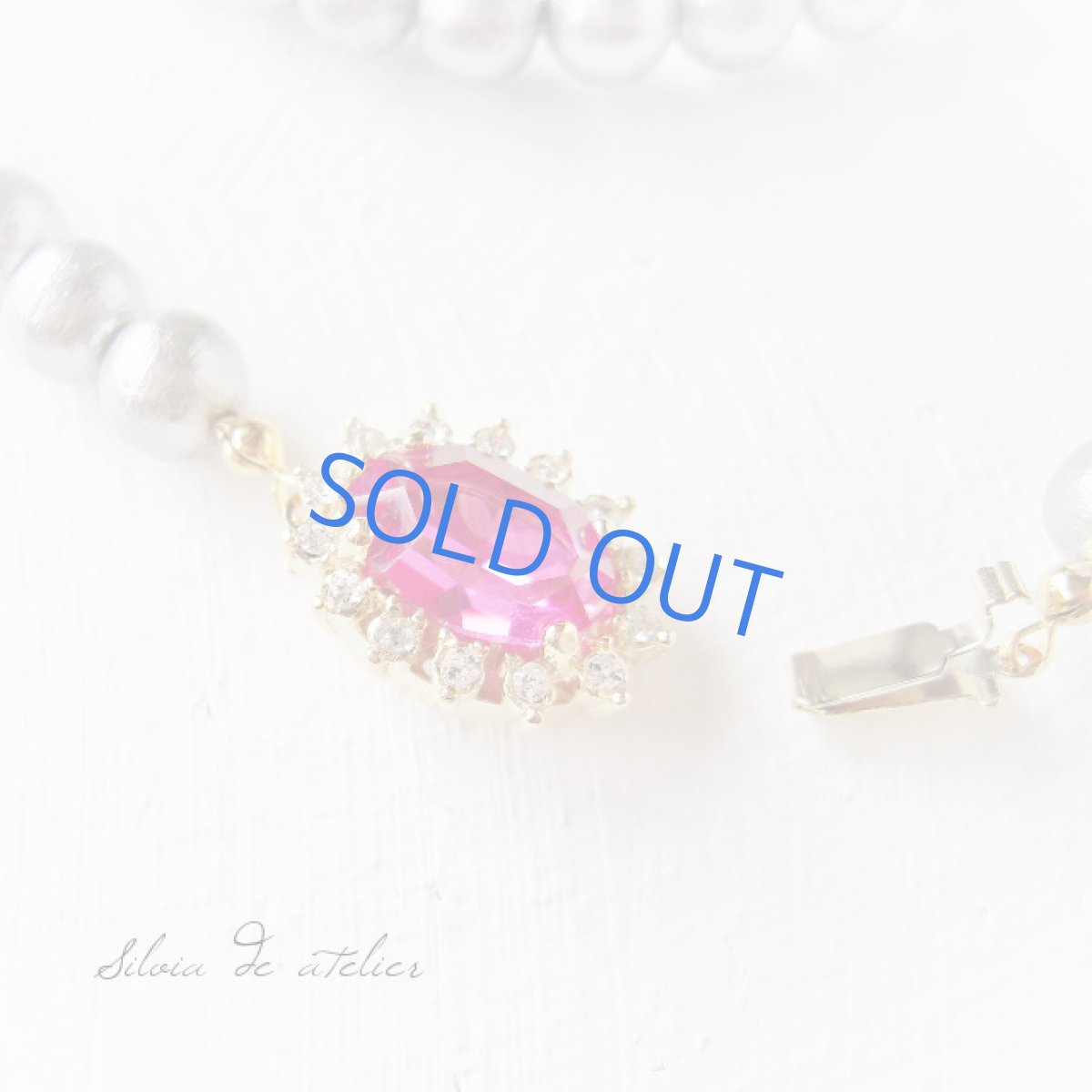 画像3: ピンクスワロフスキービジュー留め具 グレーコットンパール ロングネックレス (3)