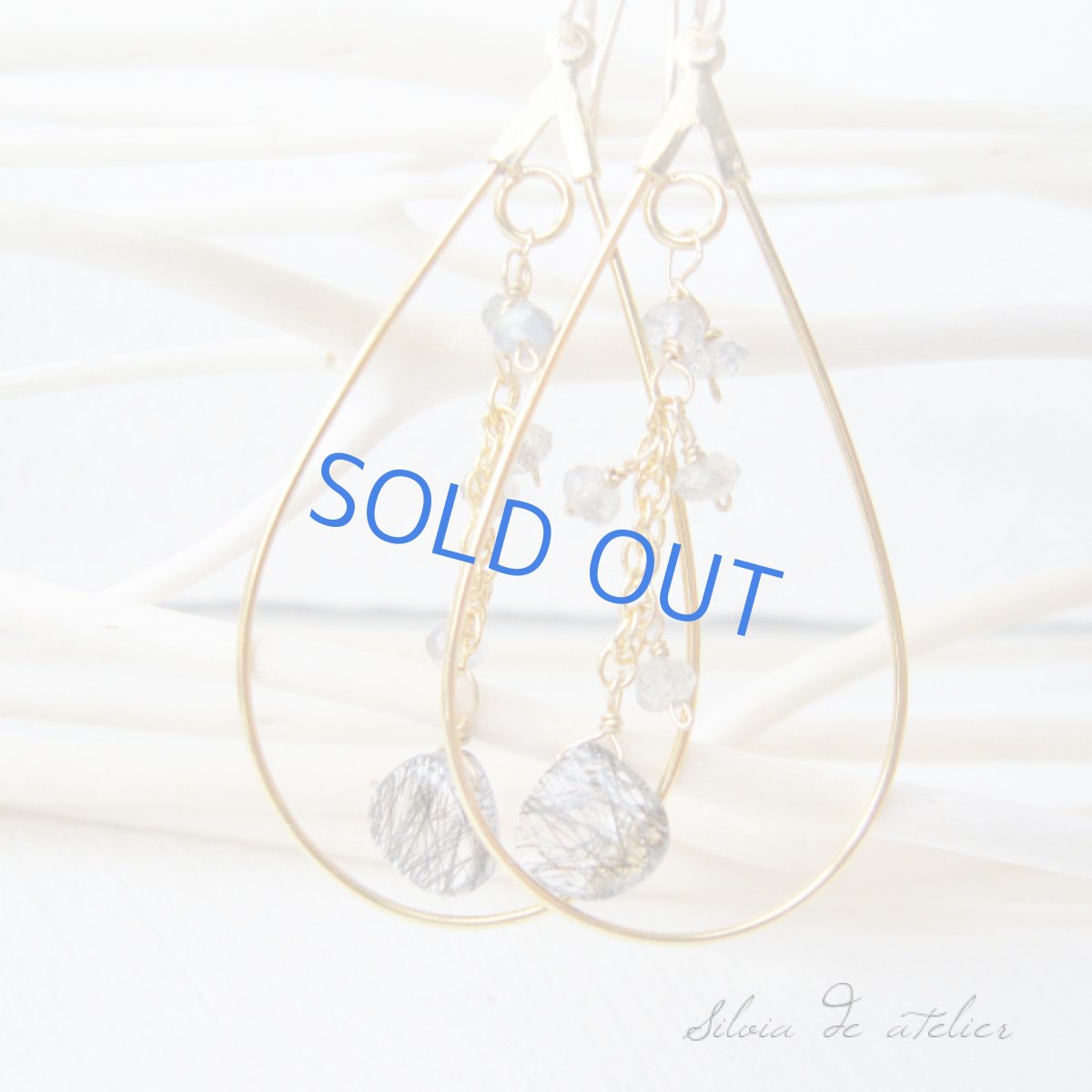 画像2: ラブラドライト&ブラックルチル ティア型フープ 14kgfピアス (2)