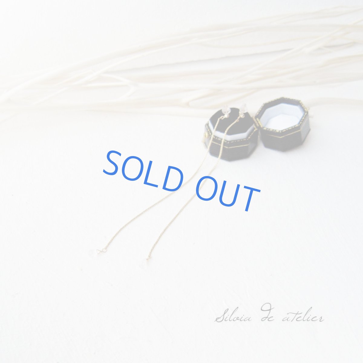 画像2: ロイヤルムーンストーンドロップ スーパーロングラインピアス (2)