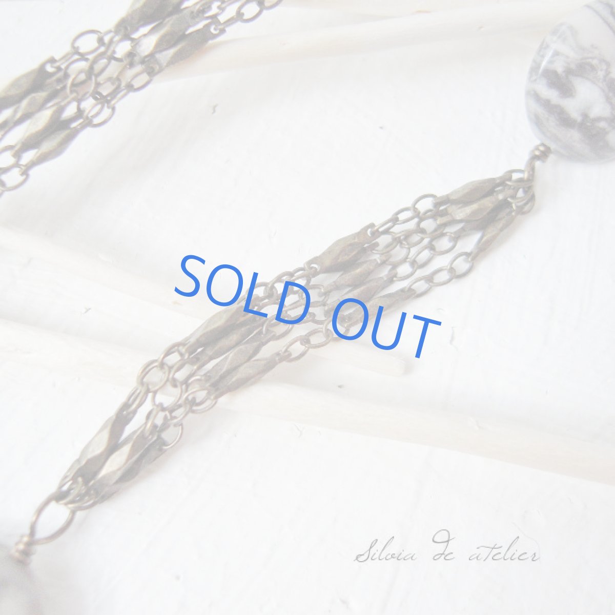 画像4: グレーパープルジャスパー系天然石コイン×スネイクチェーン デザイン ロングネックレス (4)