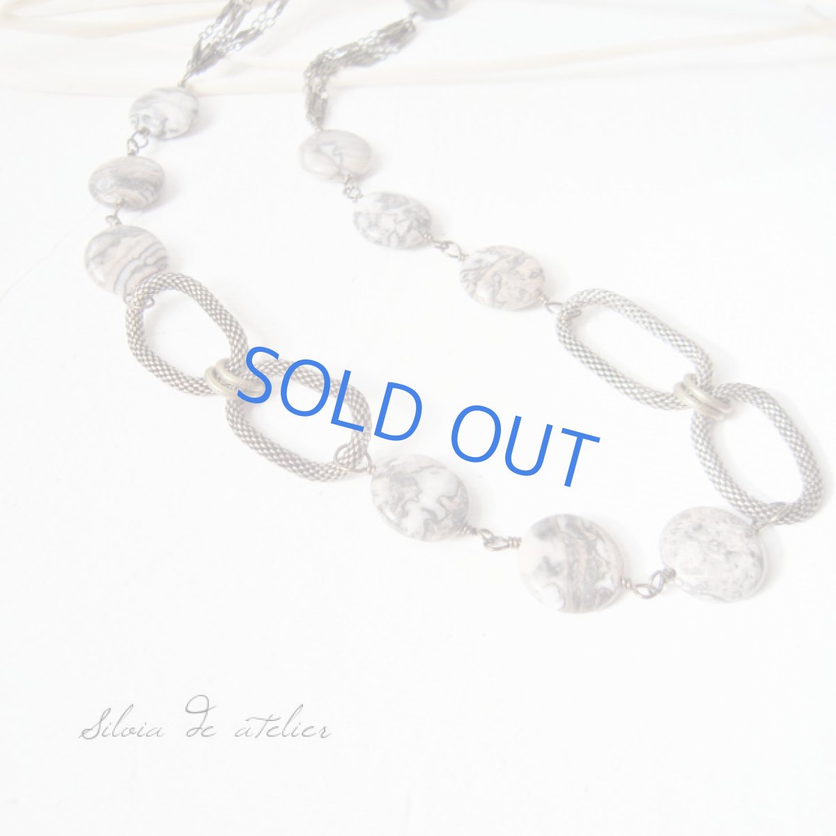 画像3: グレーパープルジャスパー系天然石コイン×スネイクチェーン デザイン ロングネックレス (3)