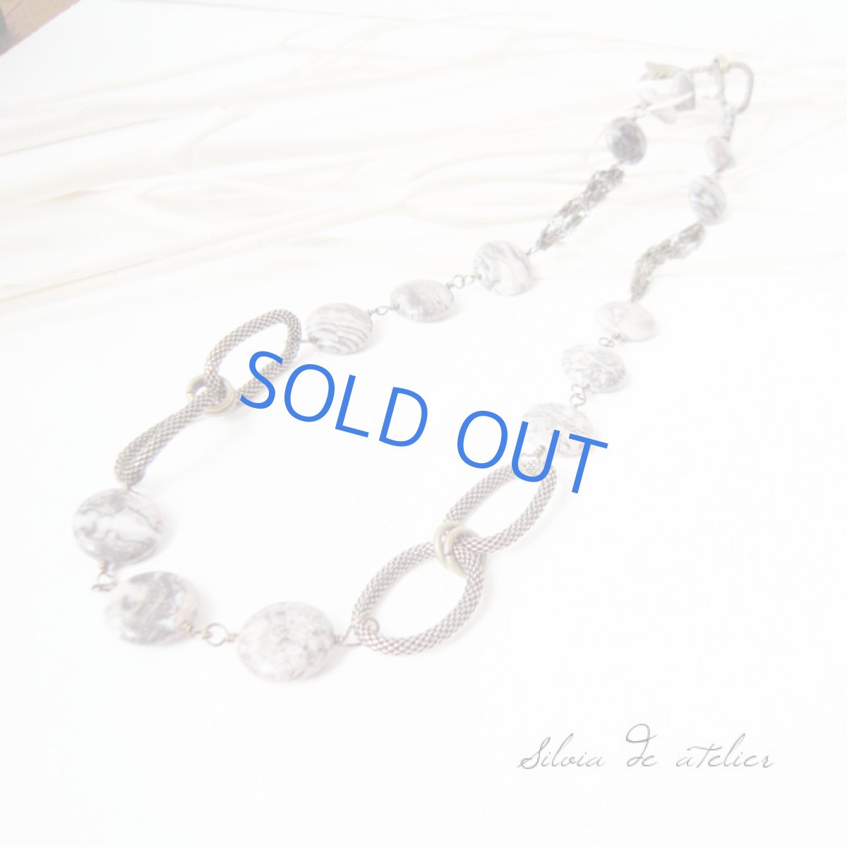 画像5: グレーパープルジャスパー系天然石コイン×スネイクチェーン デザイン ロングネックレス (5)