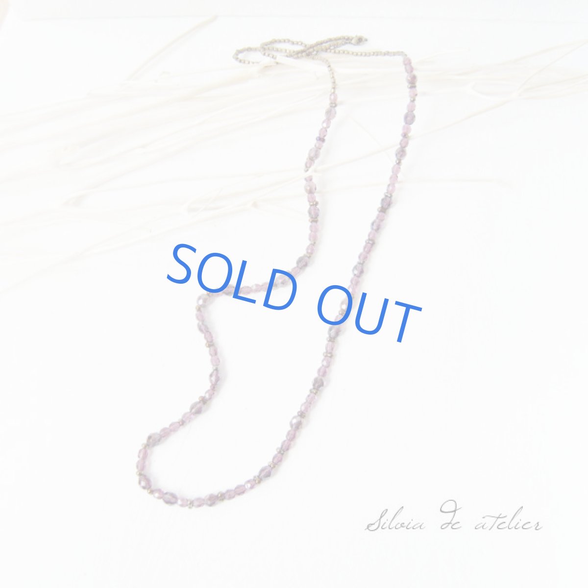 画像2: ワインパープルカラー チェコガラス メタルビーズロングネックレス (2)