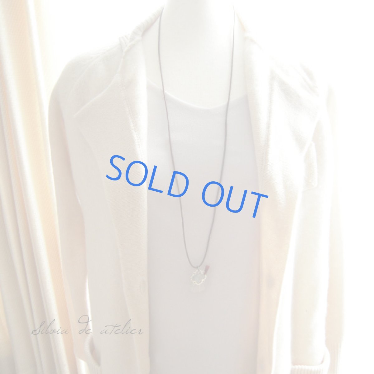 画像4: フローライト シルバーチャーム&レッドシルクリボン コード ネックレス (4)