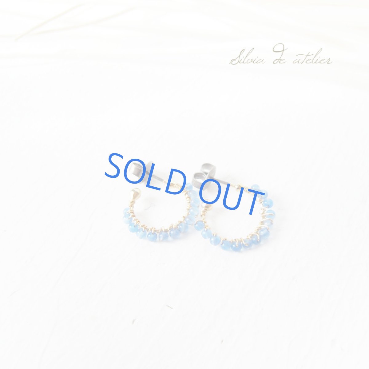 画像3: ミニフープ ブルージェイド チタンポストピアスフープ (3)