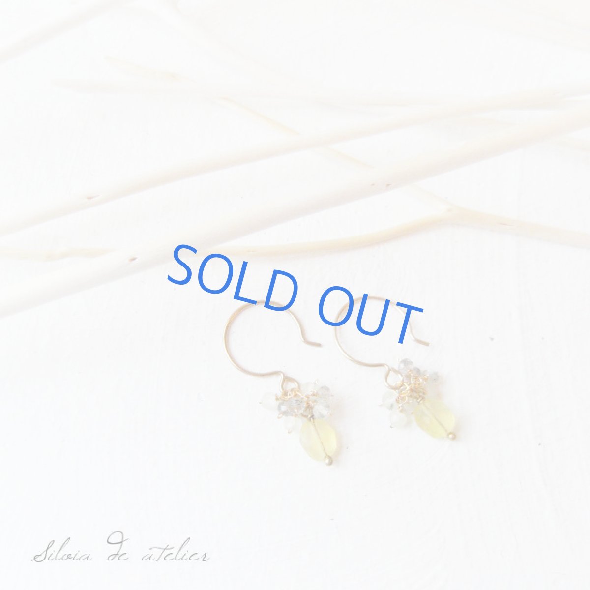 画像2: イエローオパールタンブルカット×ラブラドライト×プレナイト 14kgfピアス (2)