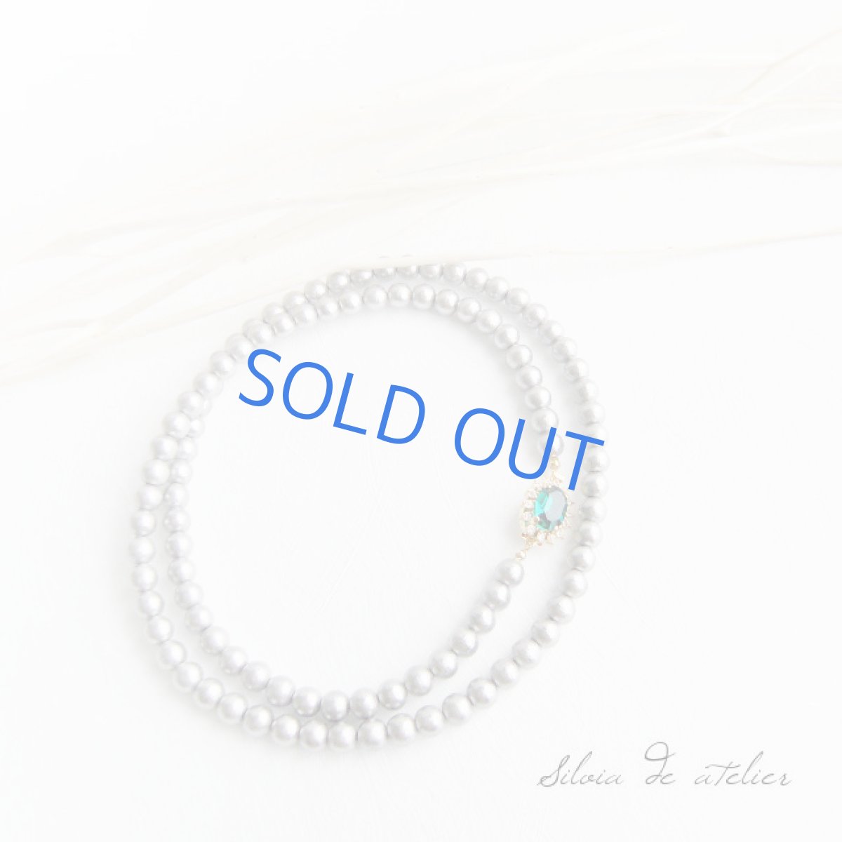 画像3: エメラルドスワロフスキービジュー留め具 グレーコットンパールネックレス (3)