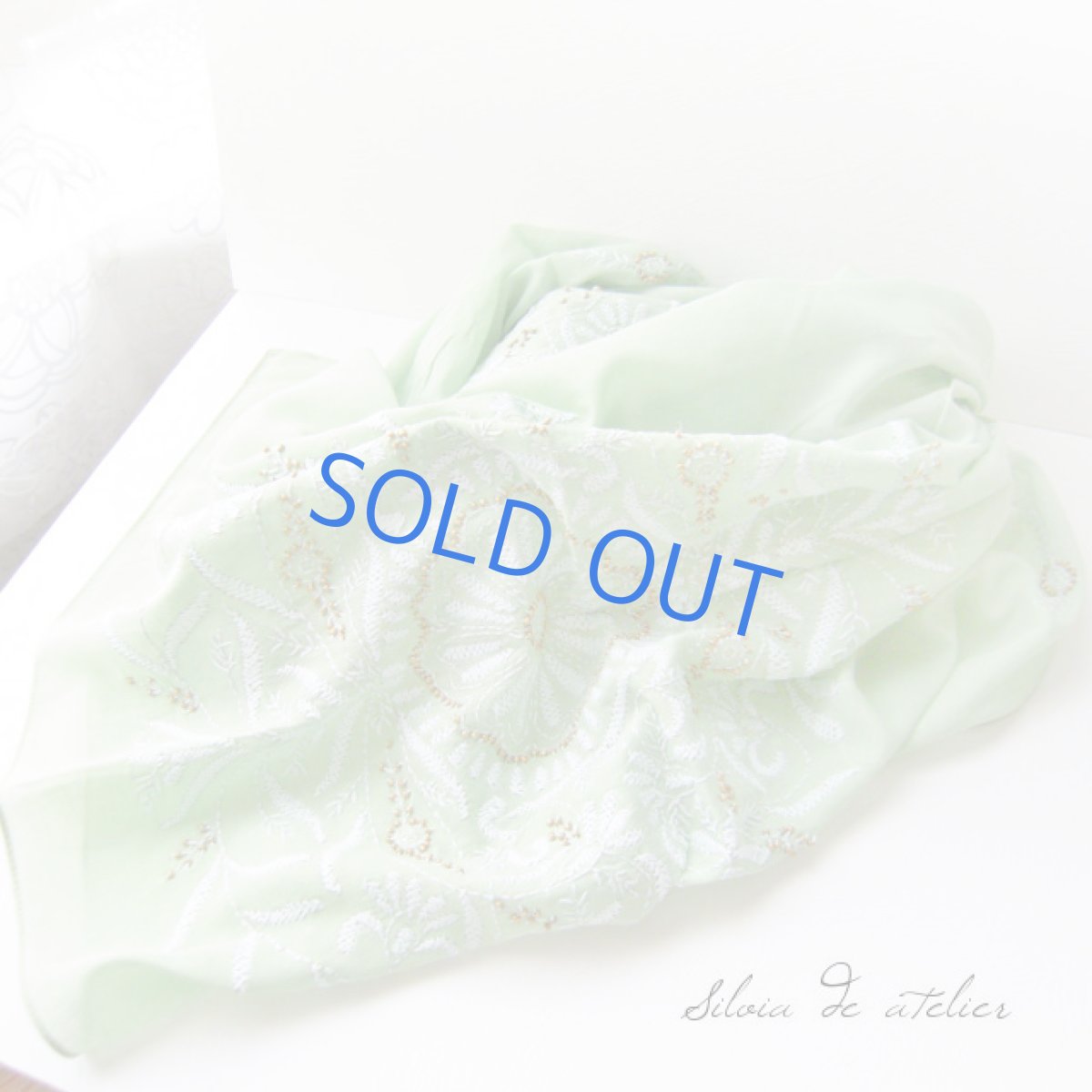 画像2: セージグリーン　インド製ビーズ刺繍コットンストール (2)