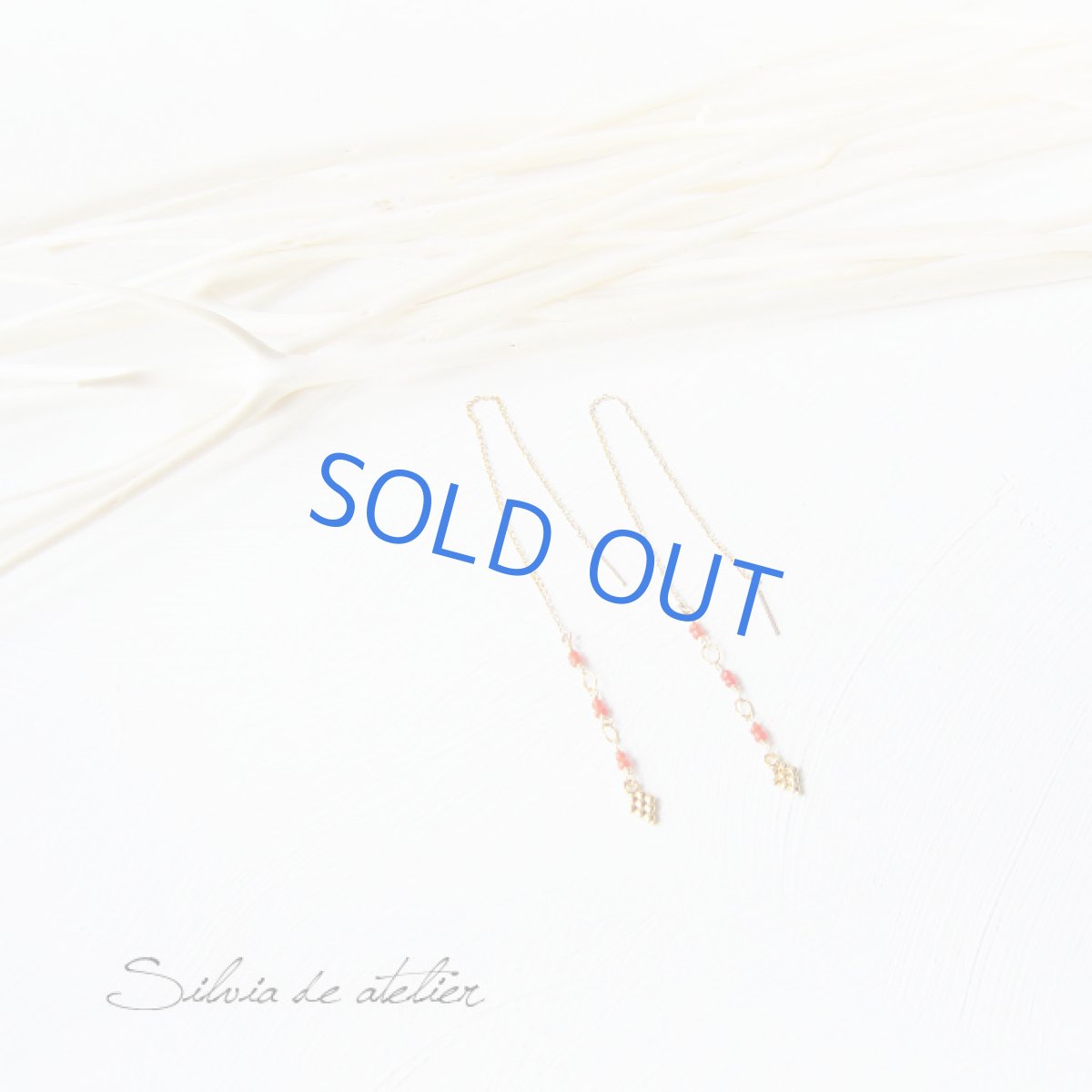 画像2: サルディーニャレッドコーラル　葡萄チャーム　14kgfピアス (2)