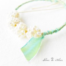 画像1: 淡水パールボール　グリーンカラーシルクリボン　バングル (1)