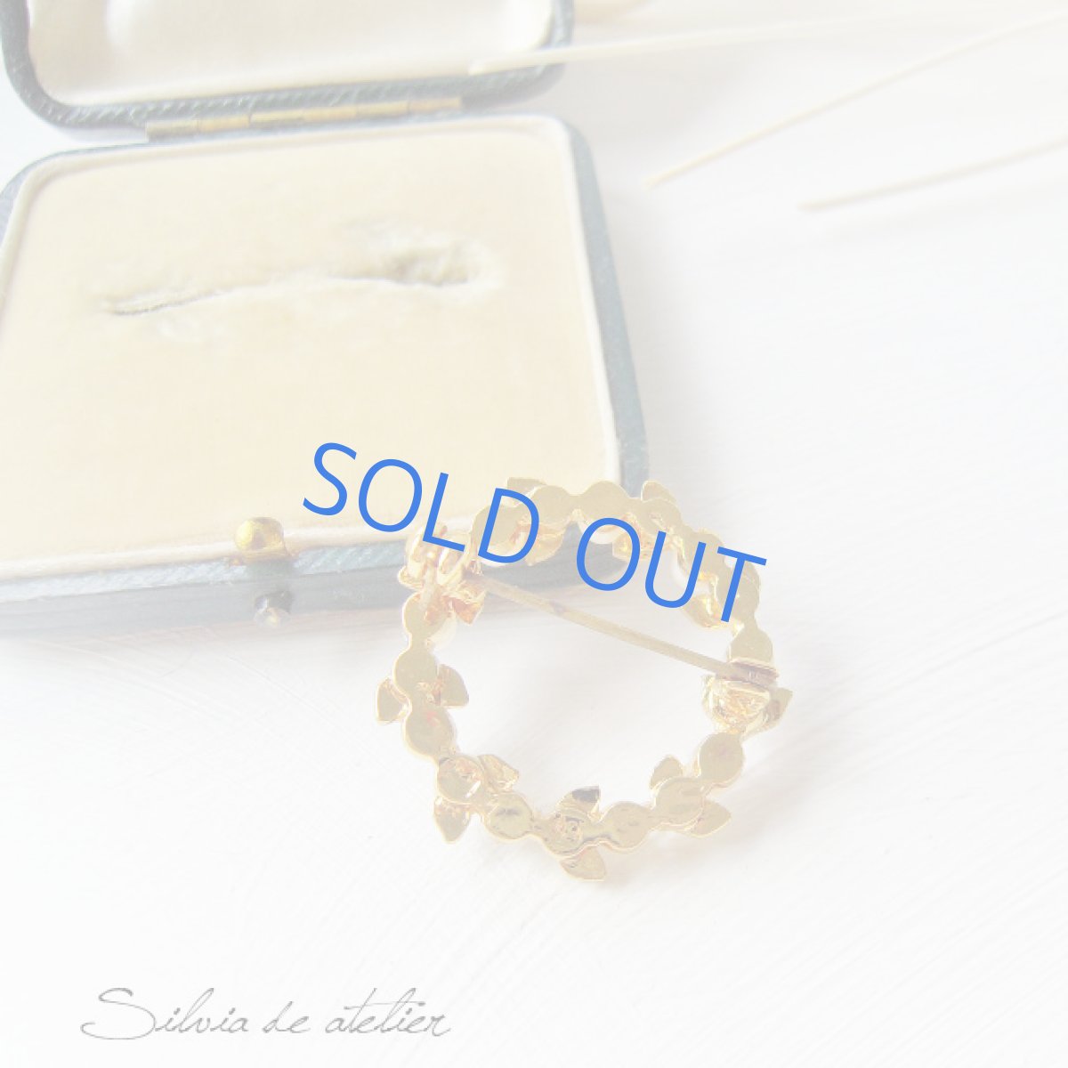 画像2: Vintage　ゴールドリース型パール　ブローチ (2)