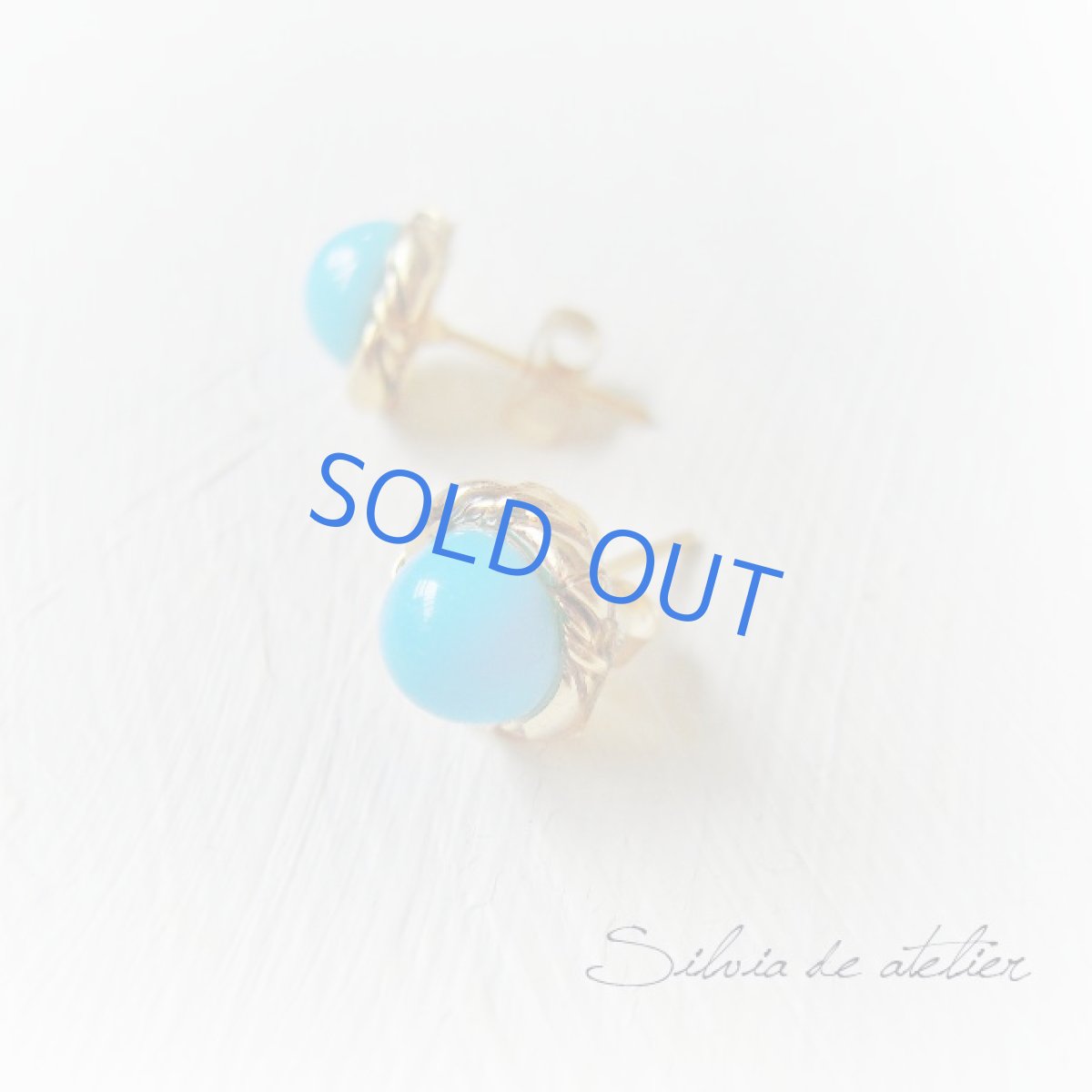 画像2: アリゾナ産　スリーピングビューティーターコイズ　プチカボション　14ｋｇｆスタッドピアス (2)