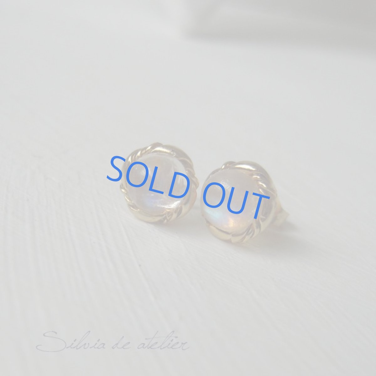 画像3: 在庫僅少　レインボームーンストーン　プチカボション　14ｋｇｆスタッドピアス (3)