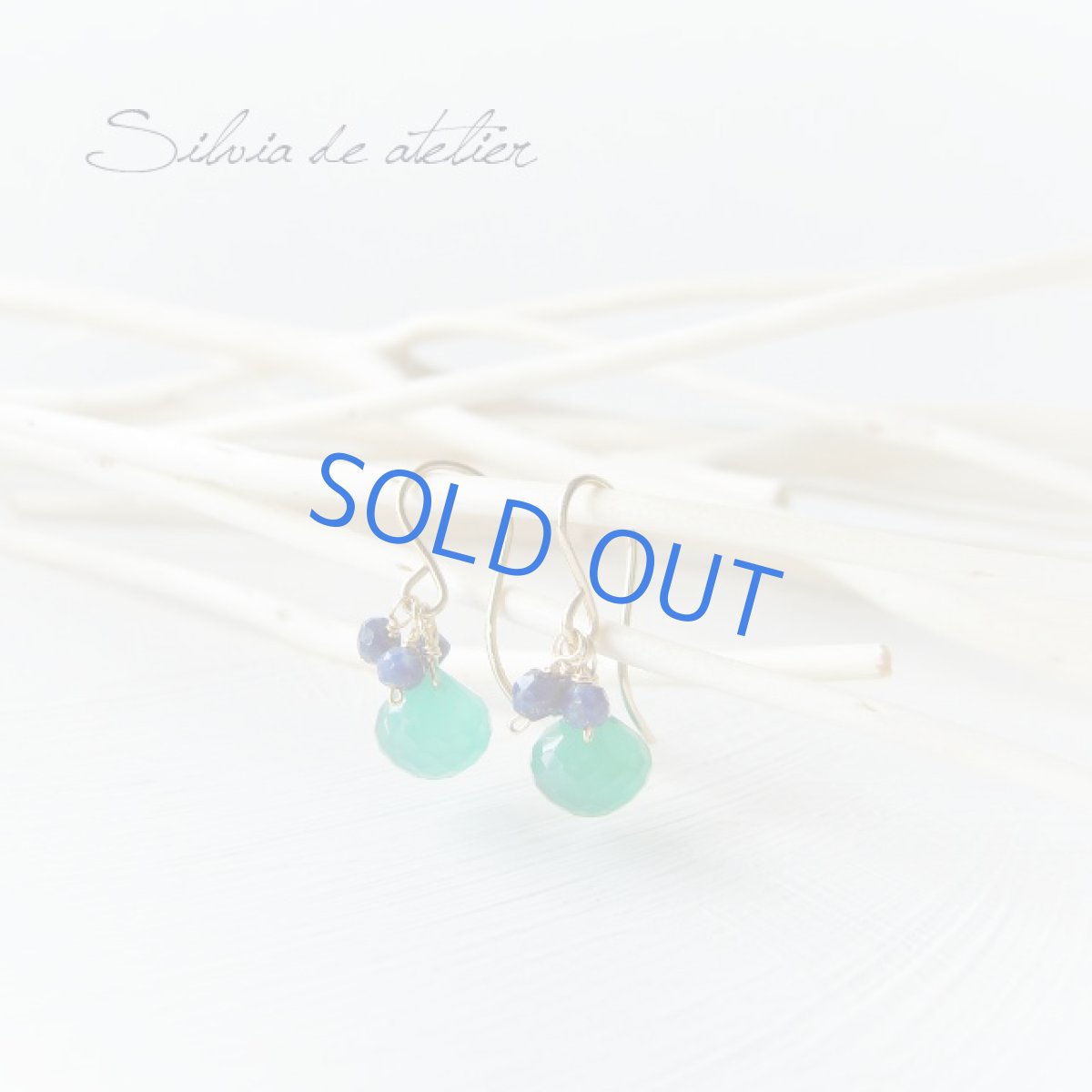 画像2: グリーンオニキスオニオンドロップ　ラピスラズリフリンジ　14ｋｇｆフックピアス (2)