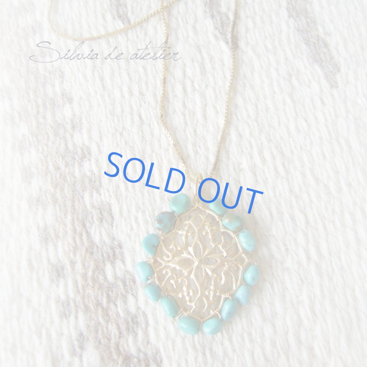 画像2: ゴールドチャーム　天然ブルーターコイズ　ゴールドロングネックレス　 (2)