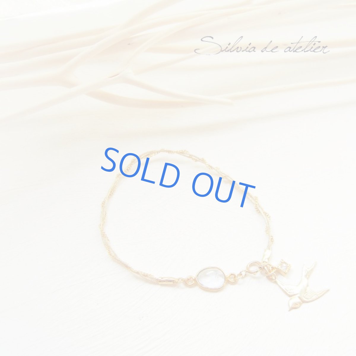 画像2: ブルートパーズ　ツバメチャーム　ゴールドツイストストリングス　ブレスレット (2)