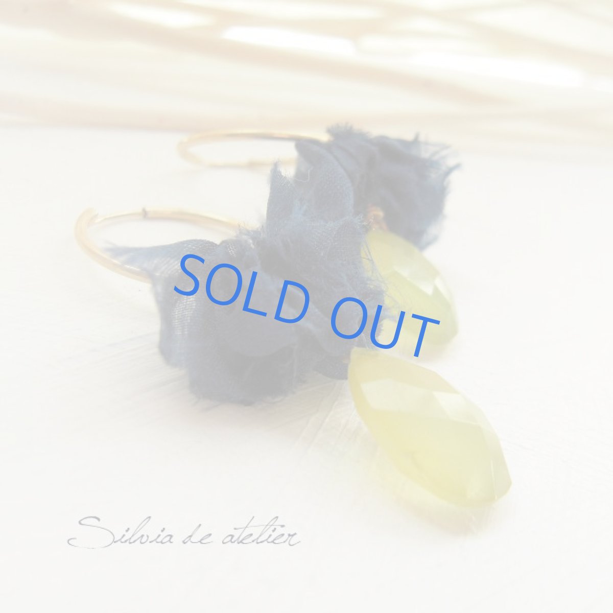 画像3: イエローカルセドニー　ネイビーシルクシフォンリボン　14kgfフープピアス (3)