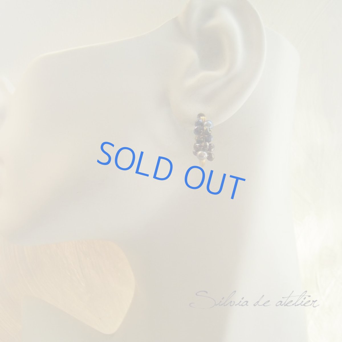 画像4: ネイビーコーティングブラックスピネルストーン　チタンフープピアス (4)