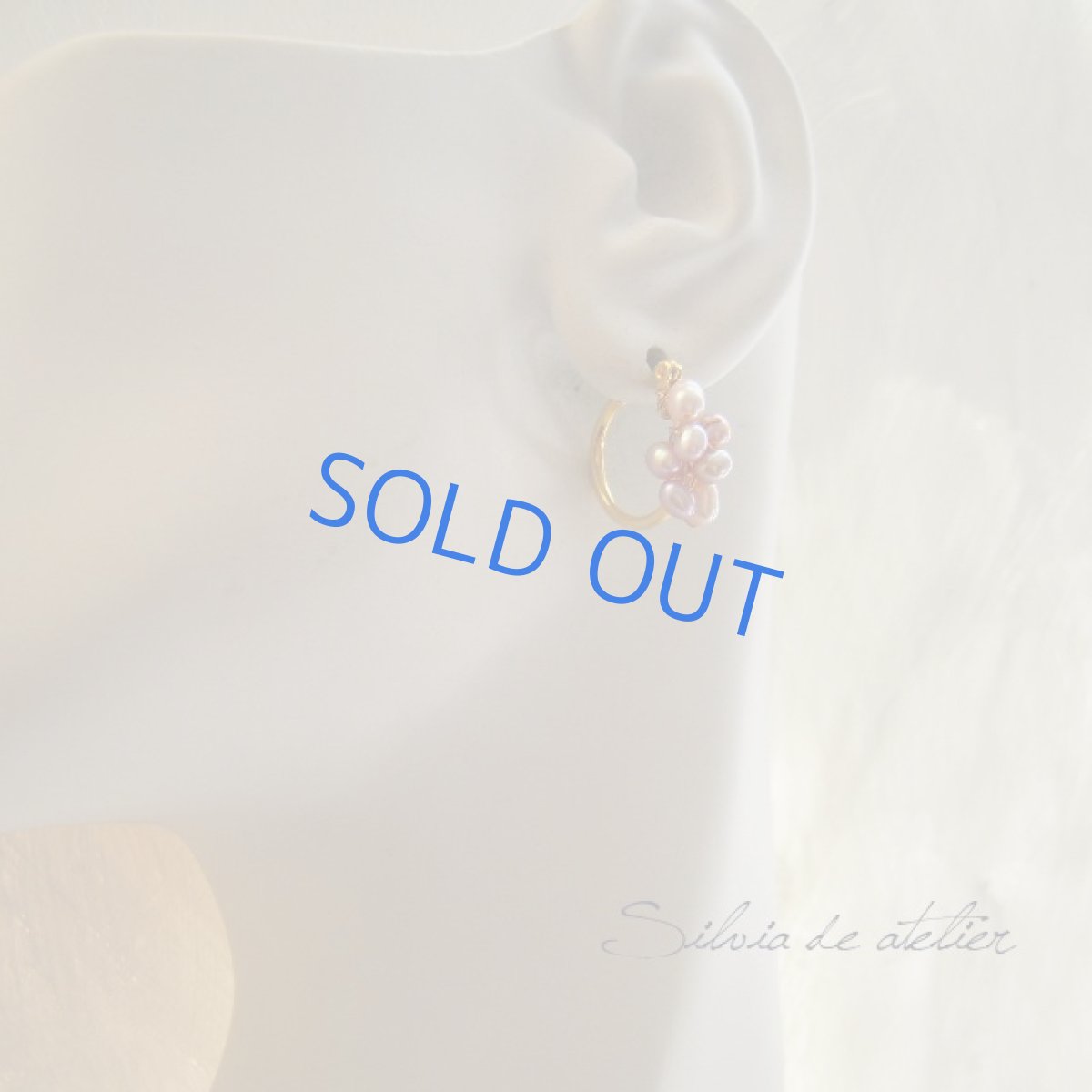 画像3: グレイッシュピンク　淡水パール　チタンフープピアス (3)