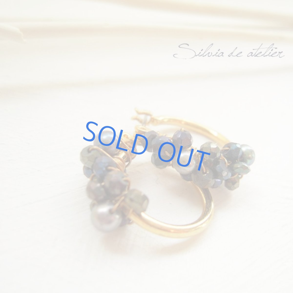 画像2: ネイビーコーティングブラックスピネルストーン　チタンフープピアス (2)