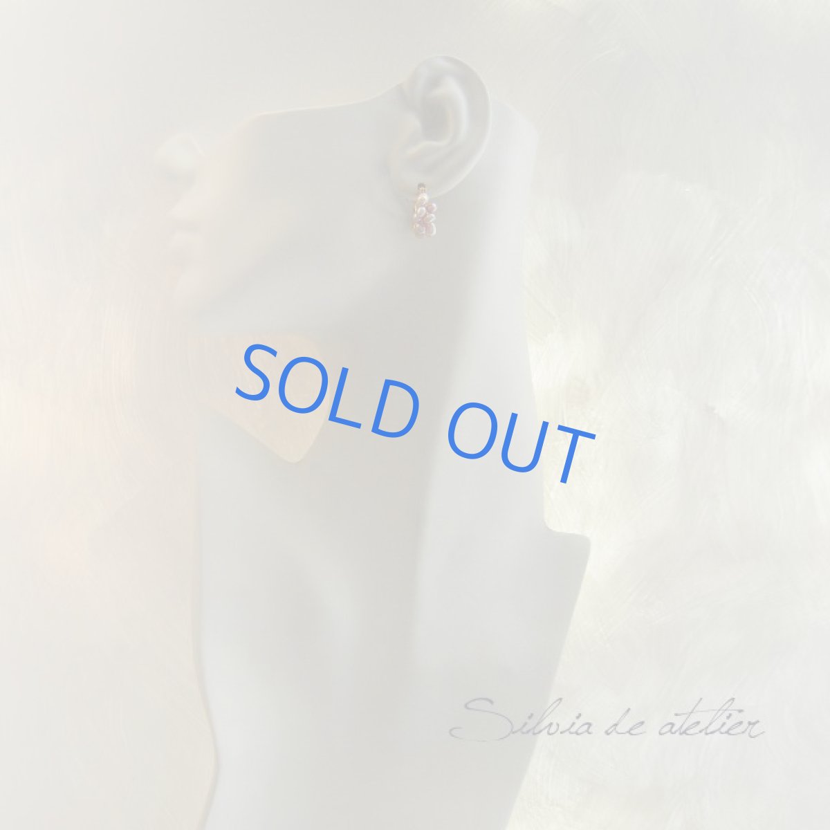 画像5: グレイッシュピンク　淡水パール　チタンフープピアス (5)