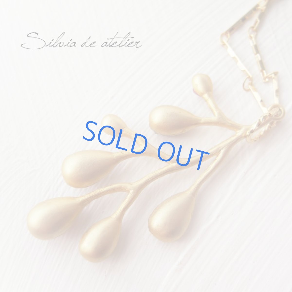 画像3: ガーネット　リーフチャーム　ゴールドストリングスチェーンロングネックレス (3)