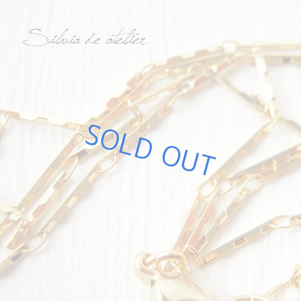 画像2: ガーネット　リーフチャーム　ゴールドストリングスチェーンロングネックレス (2)