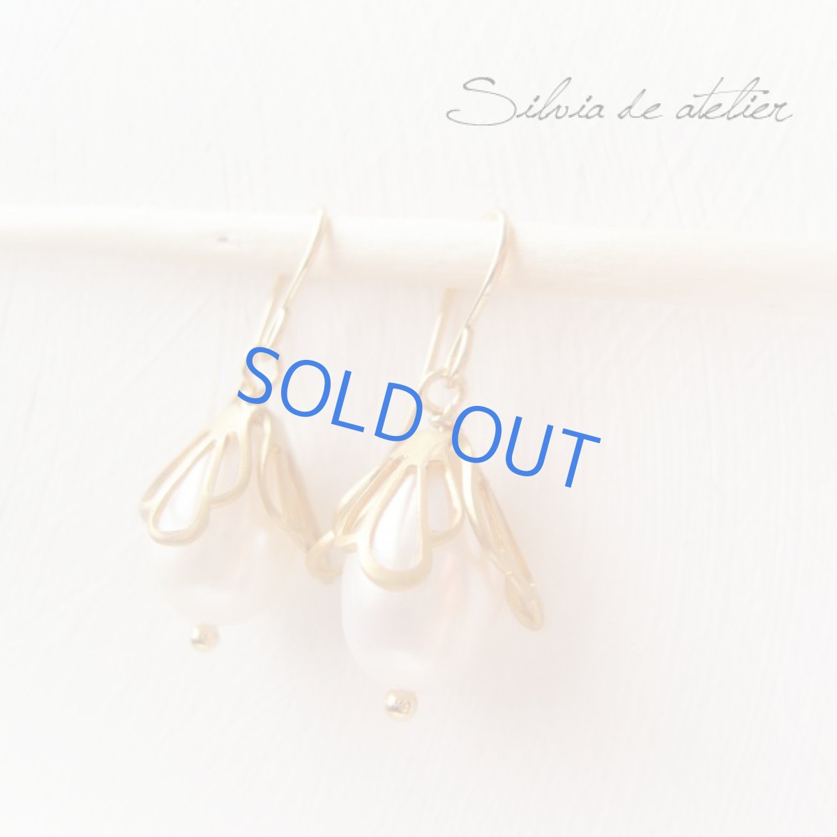 画像4: 大粒淡水パールドロップ　バタフライペタル　14kgfフックピアス (4)