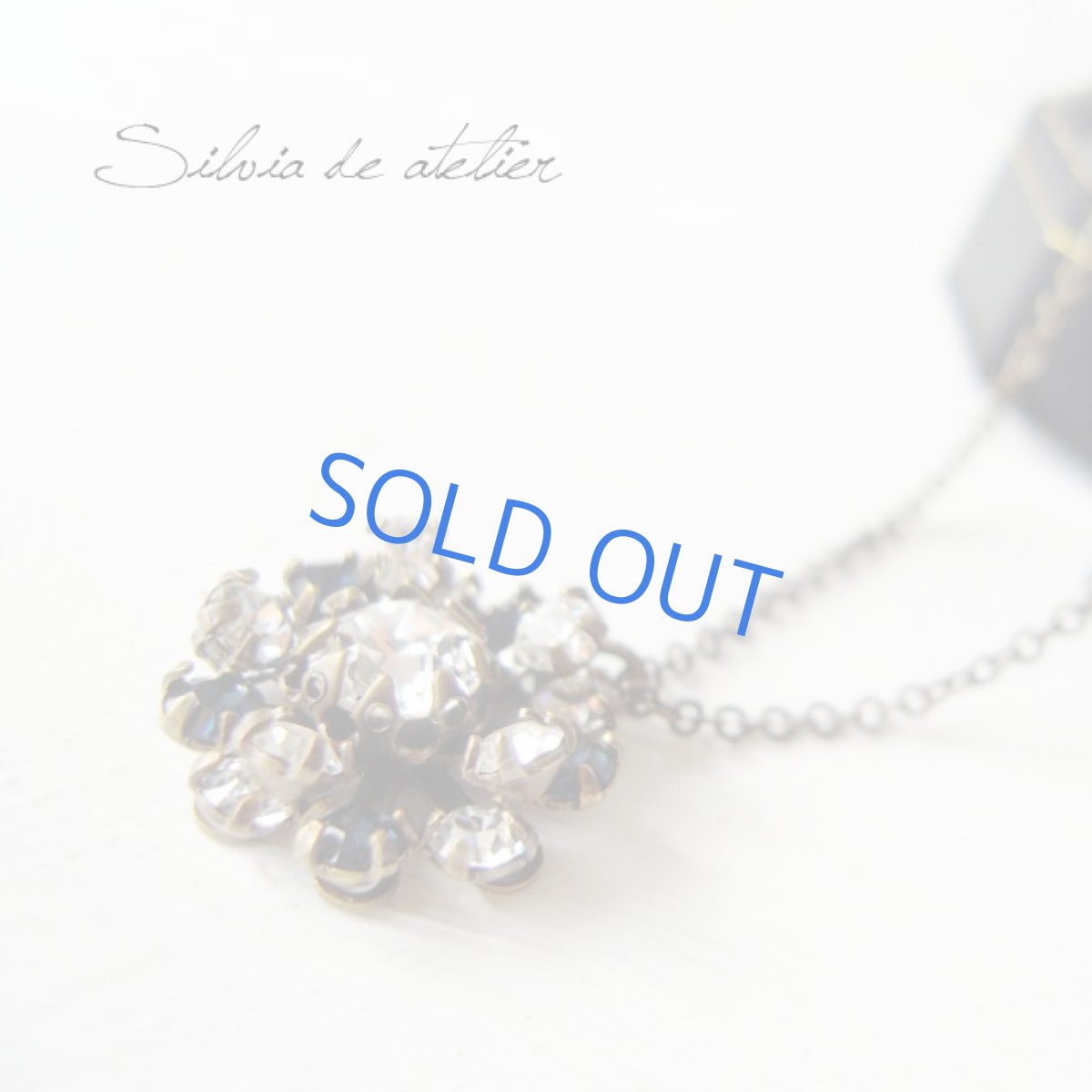 画像3: スワロフスキーモンタナブルー　ビジューフラワー　アンティークゴールドチェーンネックレス (3)